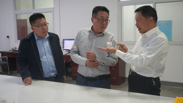 新鄉(xiāng)市鳳泉區(qū)區(qū)委常委 紀(jì)委書(shū)記 監(jiān)委主任 付小彬 蒞臨億豐公司 新鄉(xiāng)紅色精神傳習(xí)館參觀學(xué)習(xí)