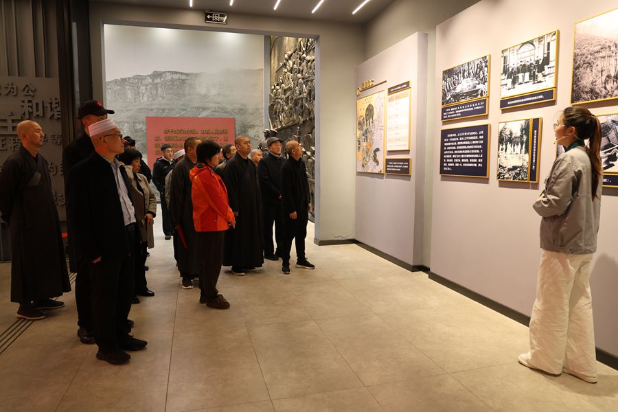 893A4404.JPG 893A4404.JPG